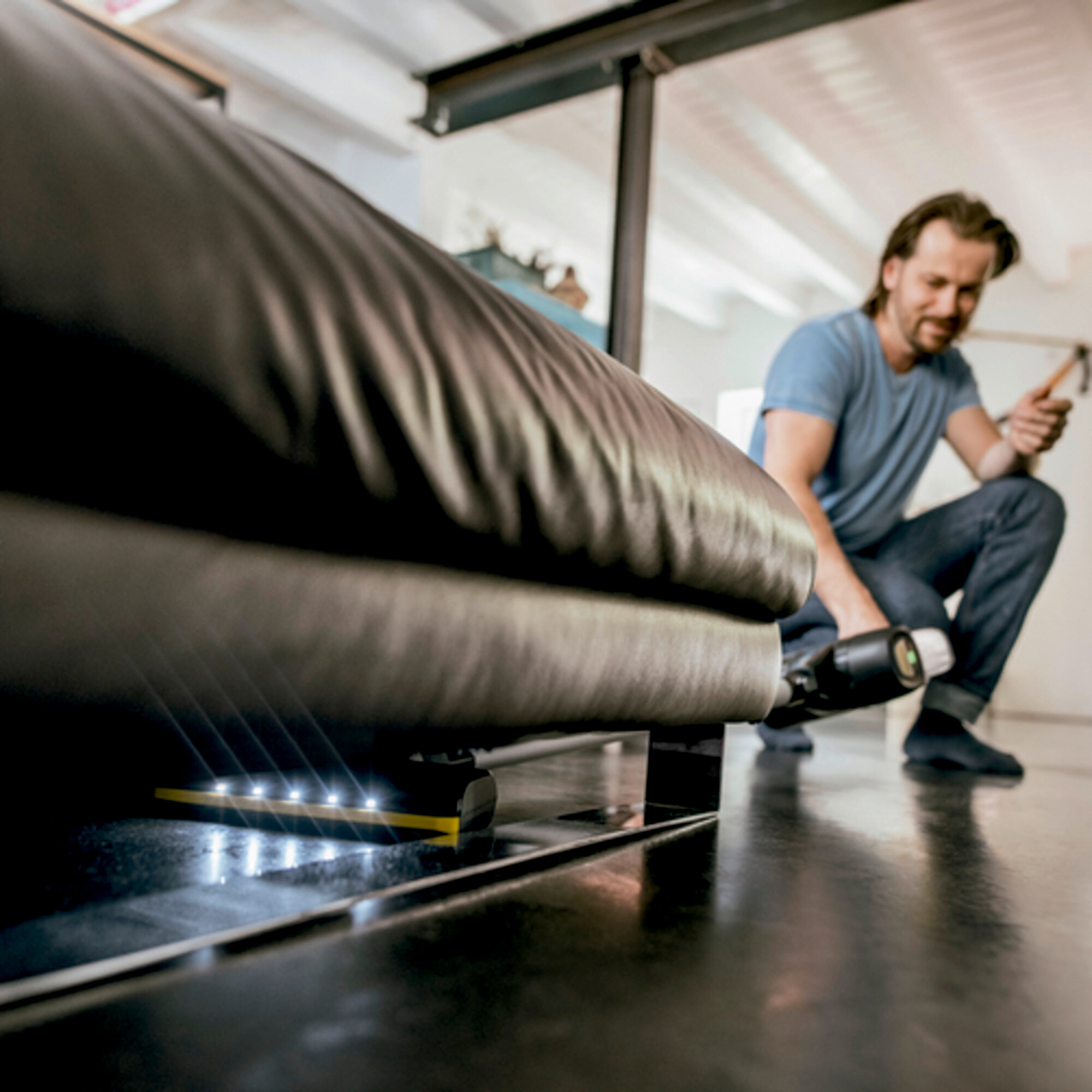 Пылесос аккумуляторный KARCHER VC 6 Cordless ourFamily