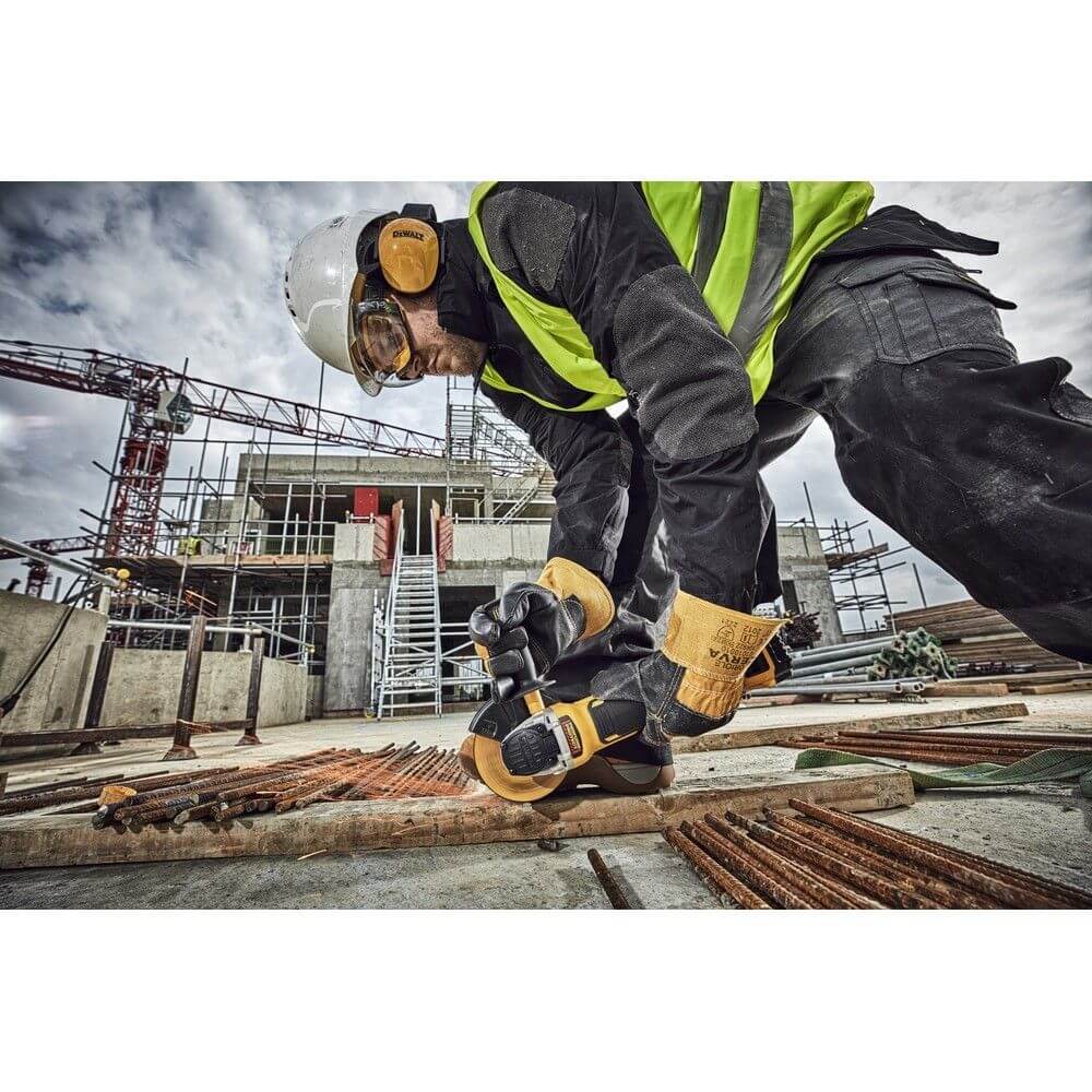 Шлифмашина угловая аккумуляторная DEWALT DCG406N-XJ (без АКБ и ЗУ)