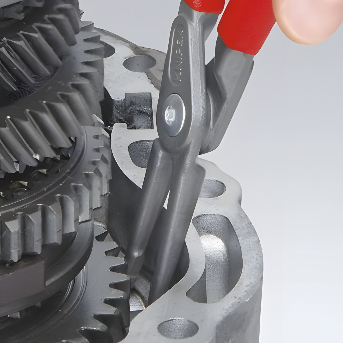 Щипцы для внутренних стопорных колец KNIPEX KN-4821J11