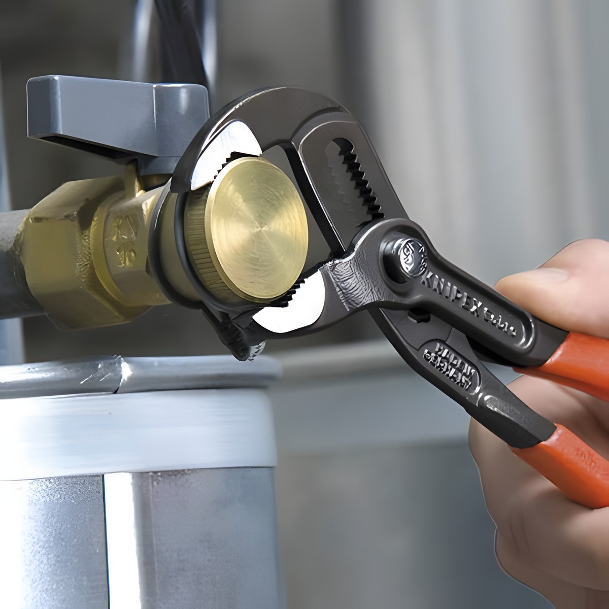 Клещи переставные трубные 180 мм Cobra (черн) KNIPEX KN-8701180