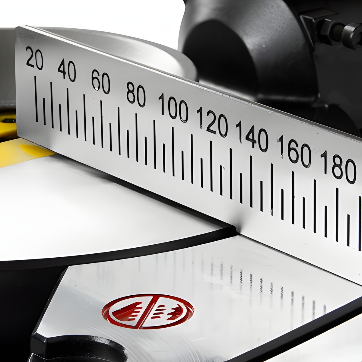 Пила торцовочная STANLEY FME721-QS