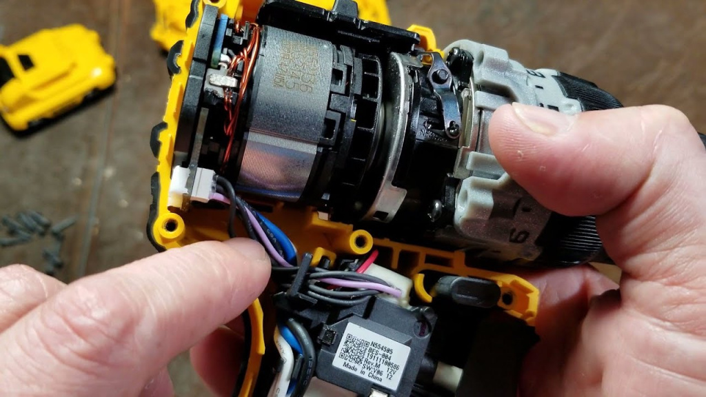 dewalt maxresdefault.jpg